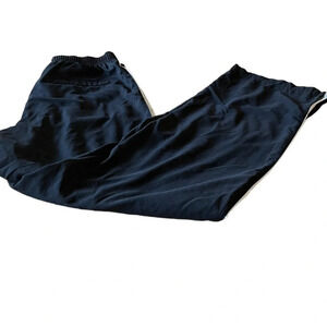Nike athletic pants, size Medium. There are three pockets,two front and one back